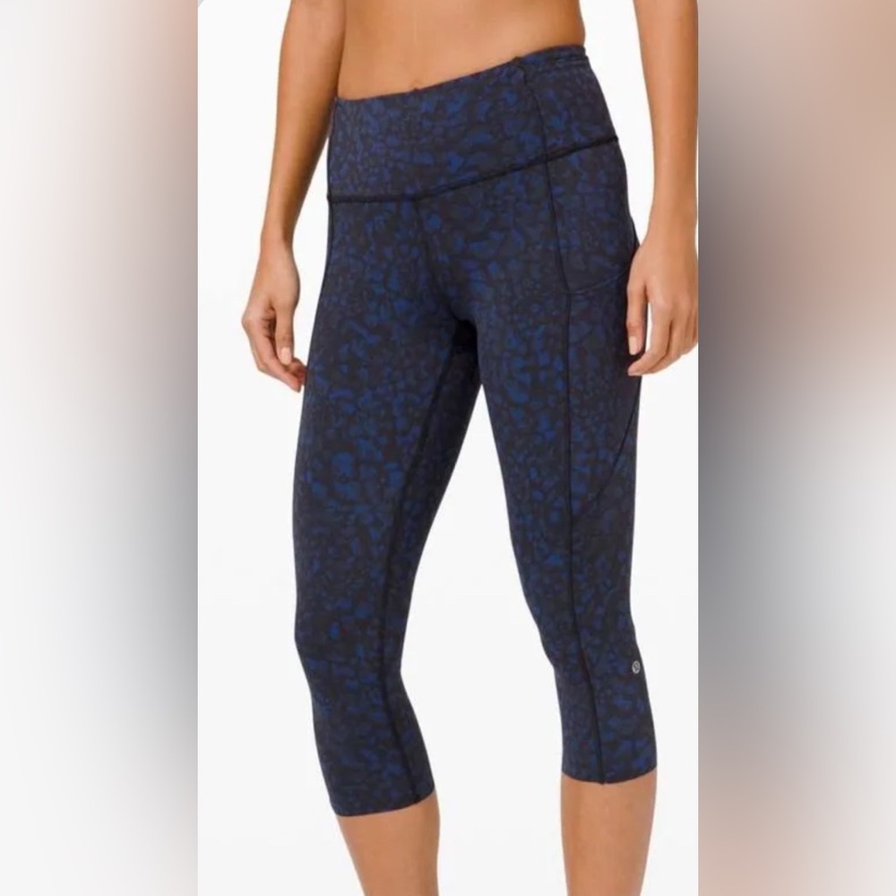 Lululemon Athletic High Rise Navy and Black Patterned Con Crop Leggings Size 6